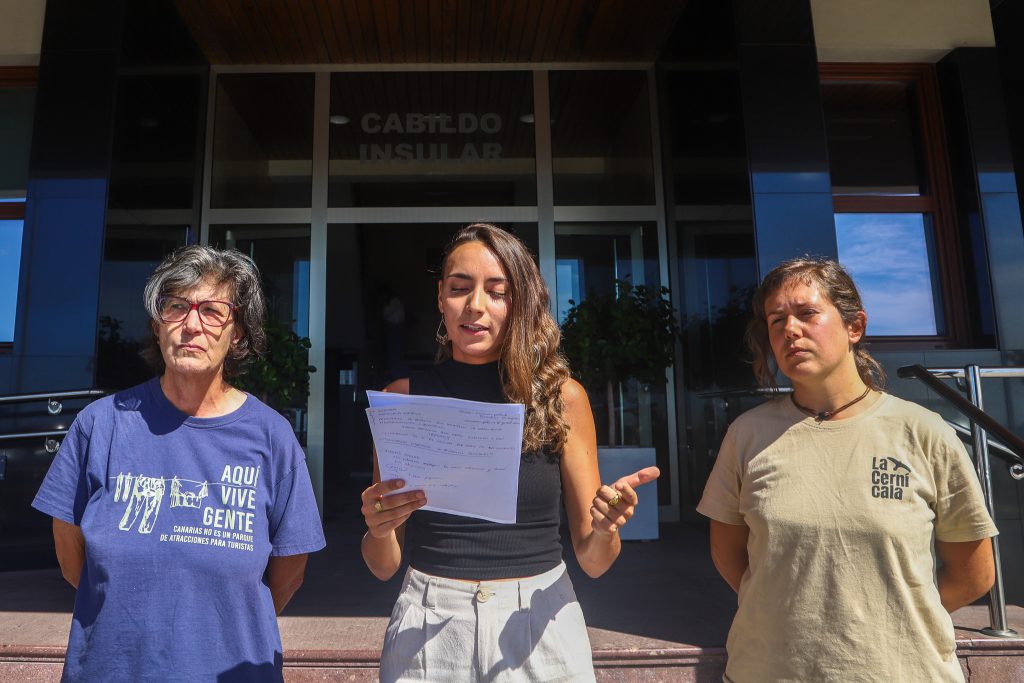 Denunciamos el nulo interés del Gobierno en cambiar un modelo que está deteriorando nuestra calidad de vida. Rueda de prensa en La Palma