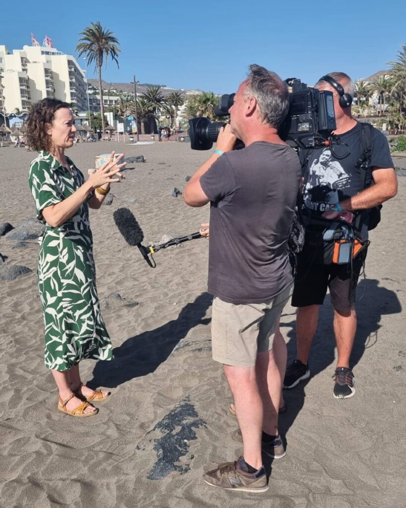 El problema del turismo masivo en Canarias. En busca de soluciones sostenibles ante la presión sobre recursos, la especulación inmobiliaria y la inacción local.