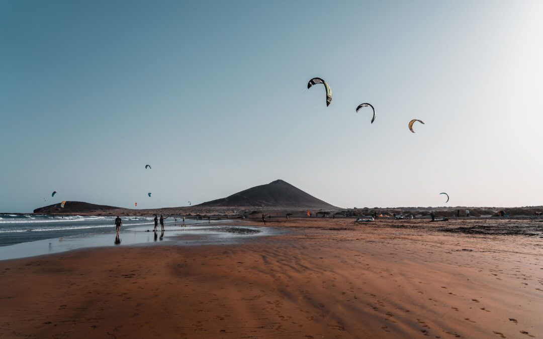 Canarias cierra playas mientras el 72% de sus vertidos al mar sigue sin autorización
